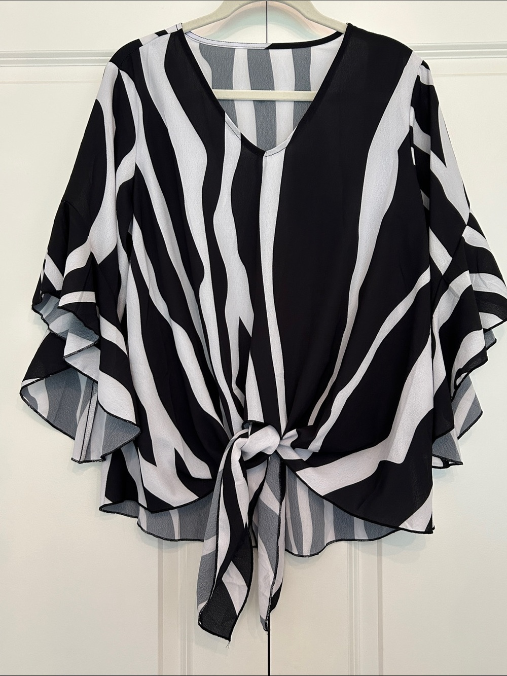 Black & White Tie-Front V-Neck Women's Top